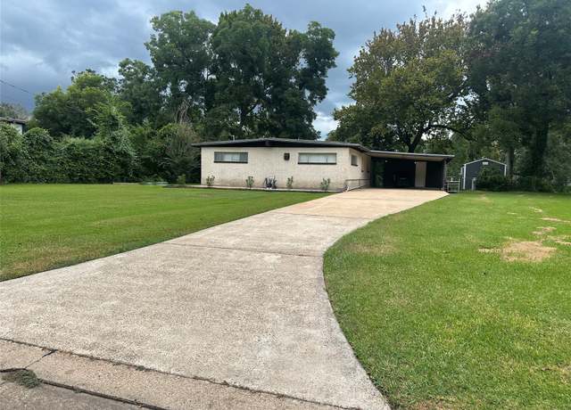 Property at 107 Southern Oaks Dr, Lake Jackson, TX 77566, 3 beds, 2 baths