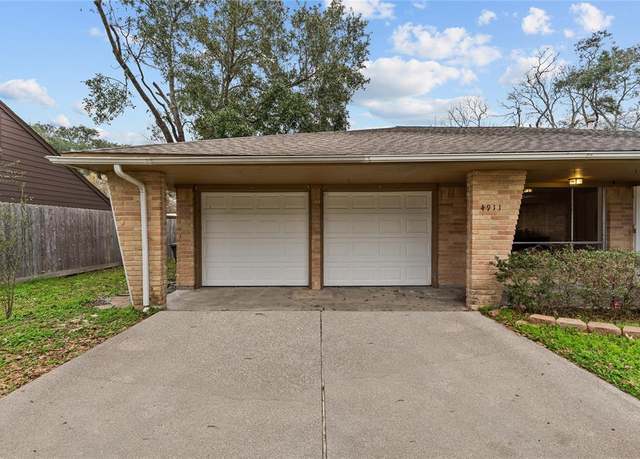 Property at 4911 Old Castle Ln, Dickinson, TX 77539, 3 beds, 2 baths