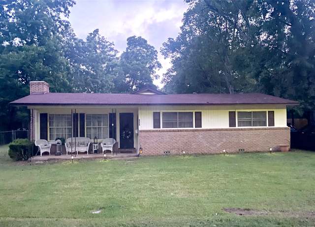 Property at 504 E Bell Ave, Crockett, TX 75835, 2 beds, 1 bath
