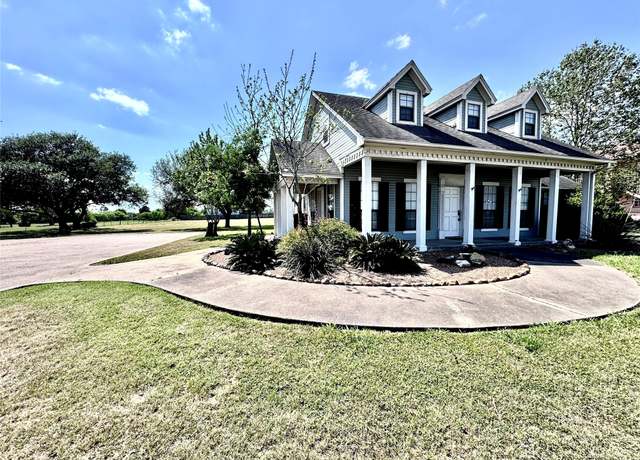 Property at 720 N Us Hwy 77, Schulenburg, TX 78956, 5 beds
