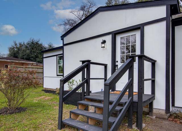 Property at 1109 11th St N, Texas City, TX 77590, 3 beds, 1 bath