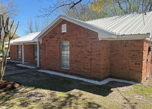 Property at 100 Bybee St, Willis, TX 77378, 4 beds, 1.5 baths