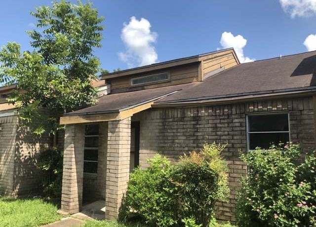 Property at 811 Buchta Rd Unit C, Angleton, TX 77515, 3 beds, 1.5 baths