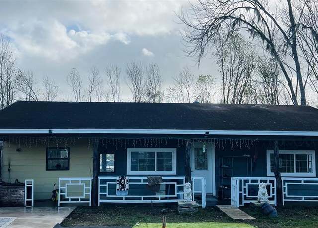 Property at 322 County Road 153, Bay City, TX 77414, 2 beds, 1 bath