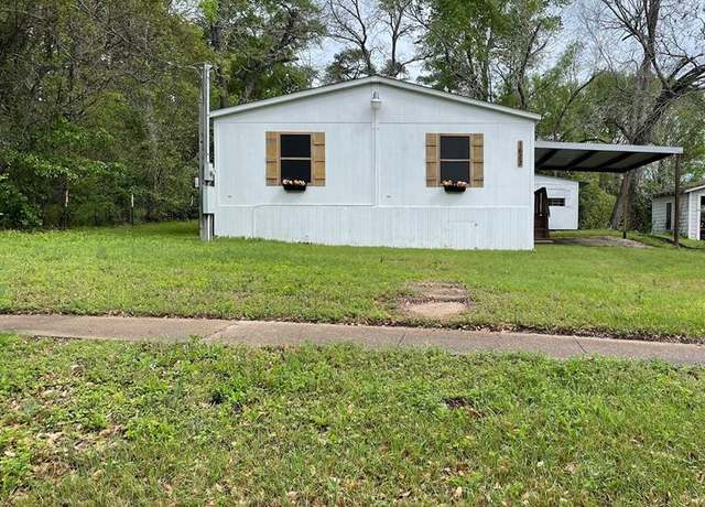 Property at 1622 10th St, Huntsville, TX 77320, 3 beds, 2 baths
