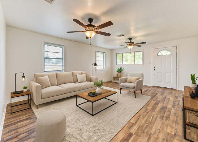 Property at 402 N 1st St, Beasley, TX 77417, 2 beds, 1 bath