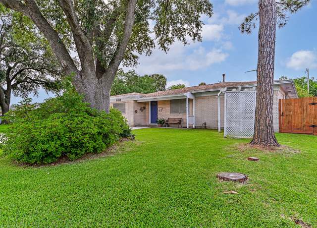 Property at 2010 15th Ave N, Texas City, TX 77590, 4 beds, 2 baths