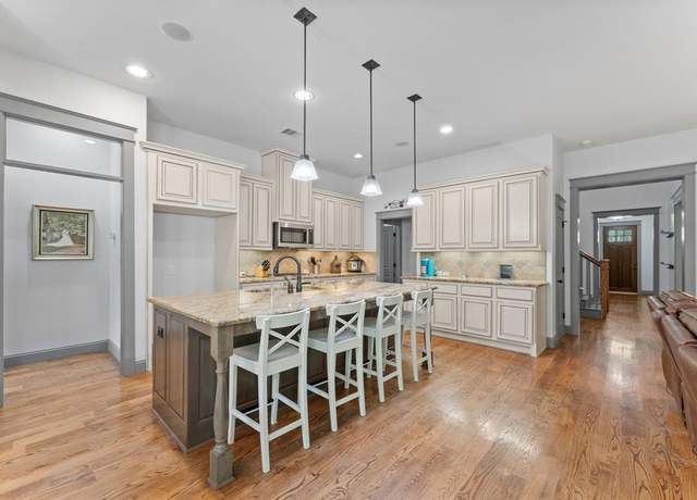 Property at 200 Cherry Oak Ln, Montgomery, TX 77316, 4 beds, 3.5 baths