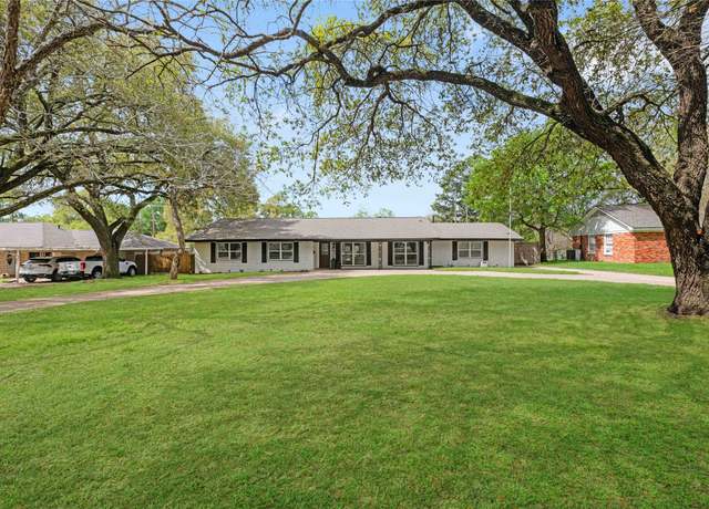Property at 227 Ivy St, Navasota, TX 77868, 3 beds, 2.5 baths