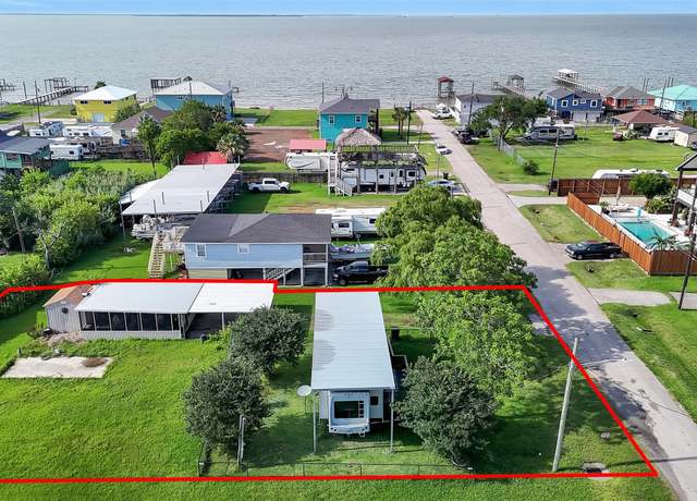 Property at 140 13th St, Dickinson, TX 77539