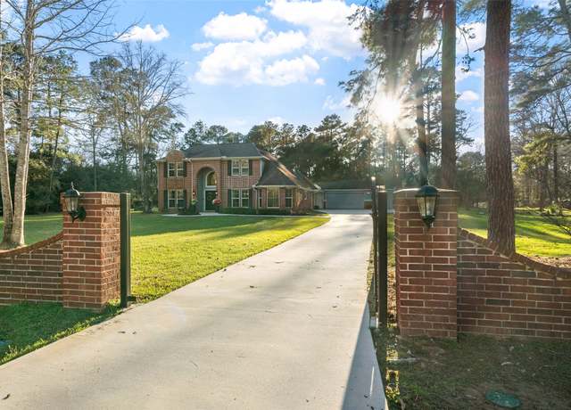 Property at 33 Lake Forest Dr, Conroe, TX 77384, 4 beds, 4.5 baths