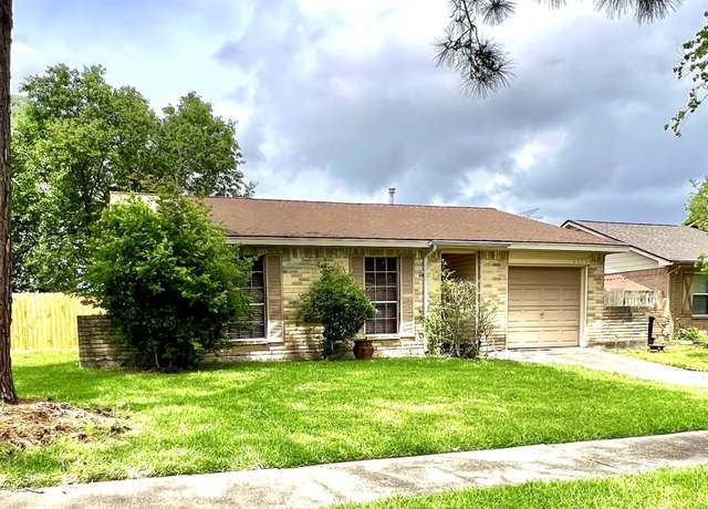 Property at 2530 Knoxville Dr, League City, TX 77573, 3 beds, 1 bath