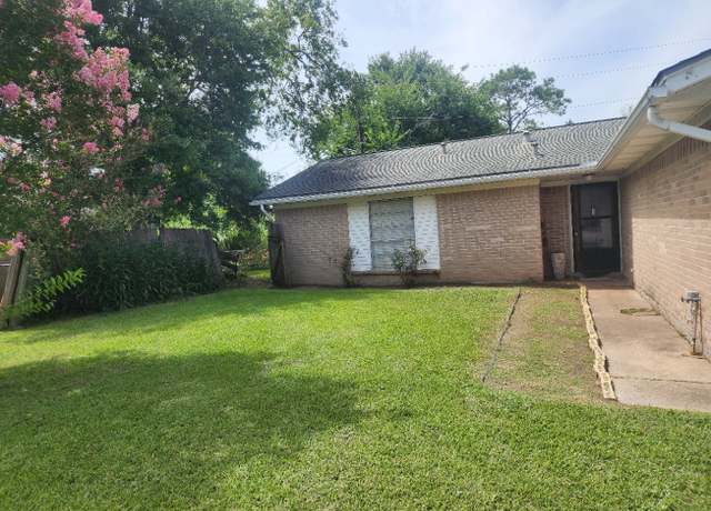 Property at 505 Allen Ct, Alvin, TX 77511, 3 beds, 2 baths