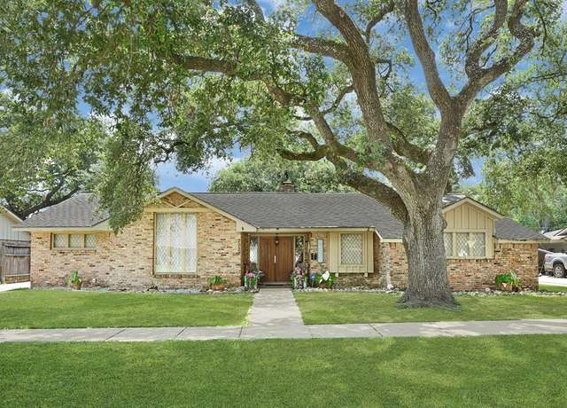 Property at 2022 Willow Wisp Dr, Seabrook, TX 77586, 3 beds, 2 baths