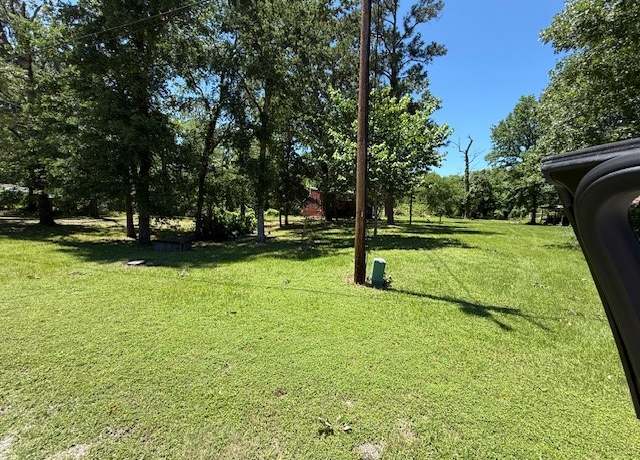 Property at 141 W Lakeside Dr, Huntsville, TX 77320