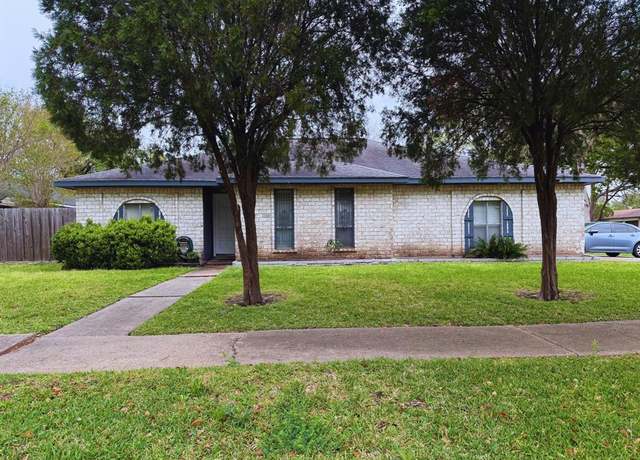 Property at 11406 Brookledge Dr, Houston, TX 77099, 3 beds, 2 baths