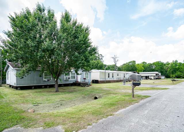 Property at 207 Florabunda Dr, Crosby, TX 77532, 3 beds, 3 baths