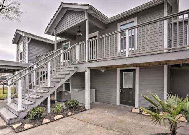 Property at 5205 Avenue R 1/2, Galveston, TX 77551, 6 beds, 2 baths