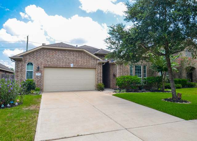 Property at 6215 Carnaby Ln, Rosenberg, TX 77471, 3 beds, 2 baths