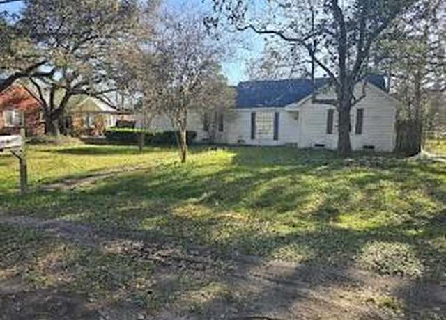 Property at 2921 Avenue I, Bay City, TX 77414, 3 beds, 2 baths