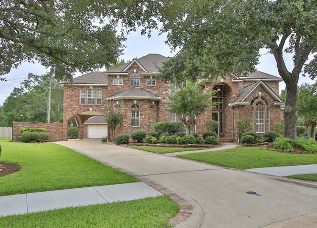 Property at 8 Epernay Pl, Jersey Village, TX 77040, 5 beds, 3.5 baths