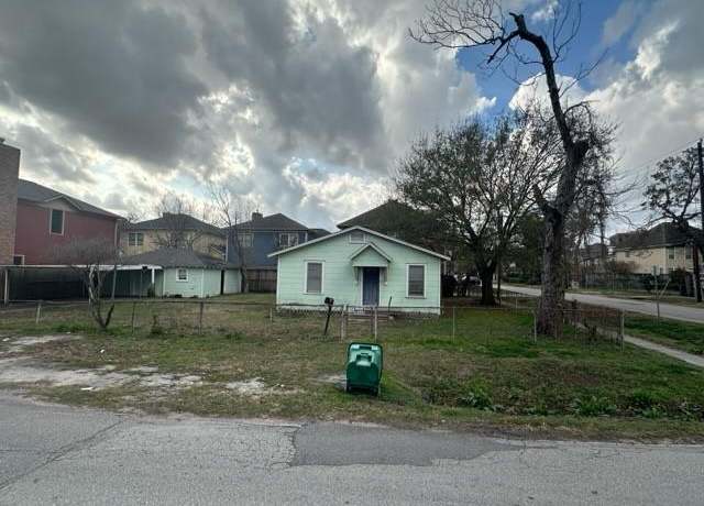 Property at 2543 Bevis St, Houston, TX 77008, 3 beds, 1 bath