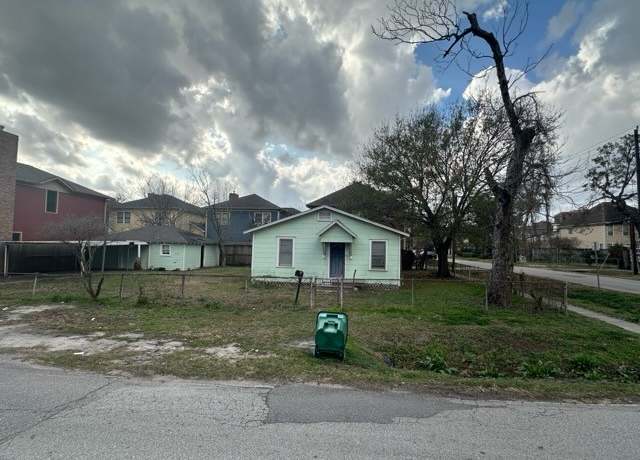 Property at 2543 Bevis St, Houston, TX 77008, 3 beds, 1 bath