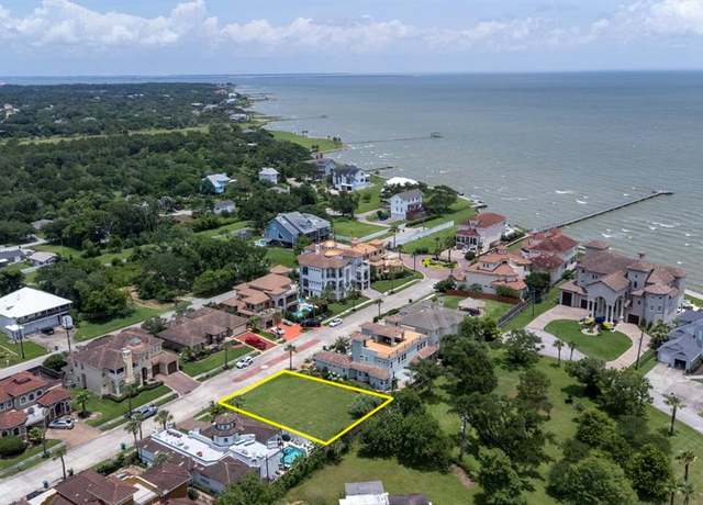 Property at 533 Villa Dr, Seabrook, TX 77586