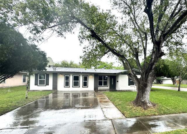 Property at 322 S 26th St, Kingsville, TX 78363, 4 beds, 2 baths
