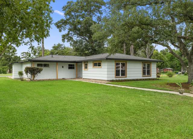 Property at 606 Clayton St, Tomball, TX 77375, 3 beds, 2 baths