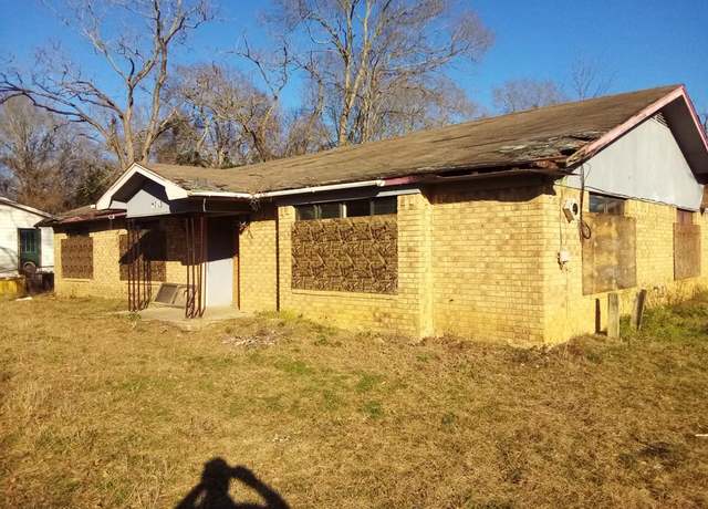 Property at 1013 1st St, Nacogdoches, TX 75961, 3 beds, 2 baths
