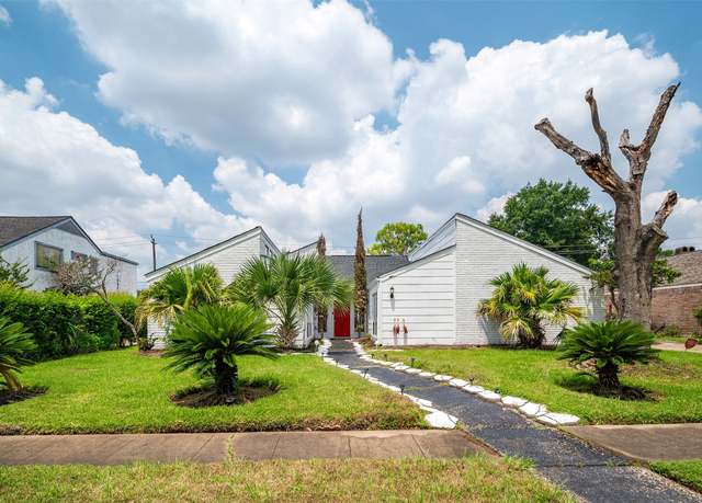 Property at 10730 Braes Bayou Dr, Houston, TX 77071, 4 beds, 3.5 baths