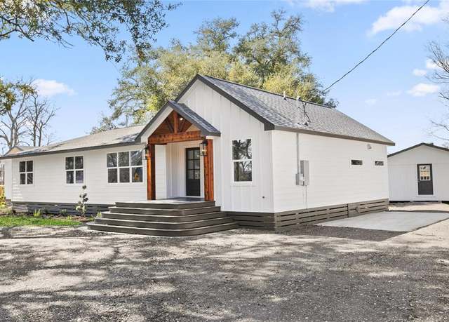 Property at 925 County Road 737b, Alvin, TX 77511, 4 beds, 2.5 baths