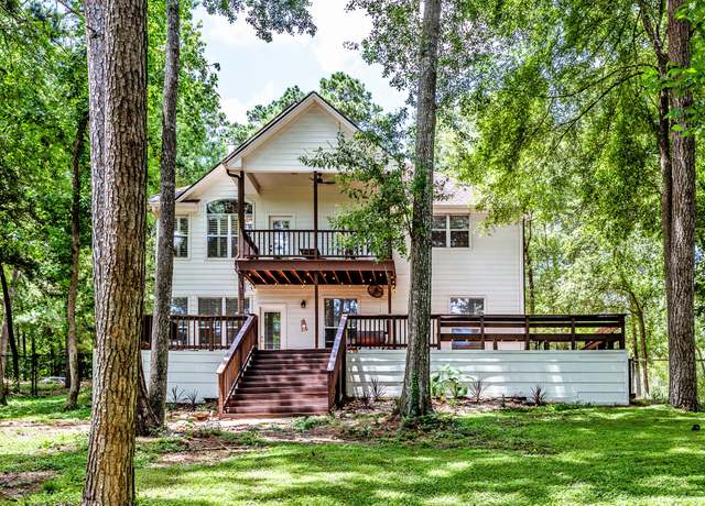 Property at 1801 Camellia Ct, Huntsville, TX 77340, 4 beds, 2.5 baths