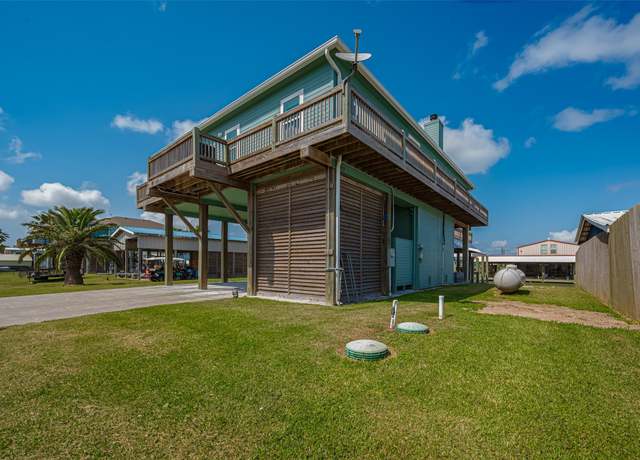 Property at 1126 Island Blvd, Crystal Beach, TX 77650, 3 beds, 2.5 baths