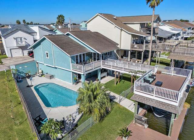 Property at 10 S Sandpiper St, La Marque, TX 77568, 3 beds, 2.5 baths