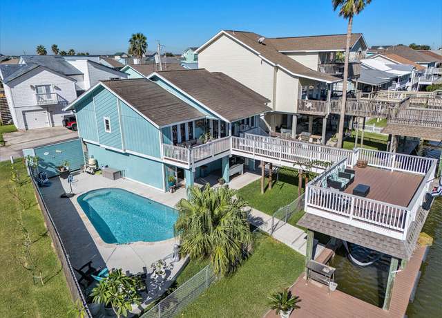 Property at 10 S Sandpiper St, La Marque, TX 77568, 3 beds, 2.5 baths