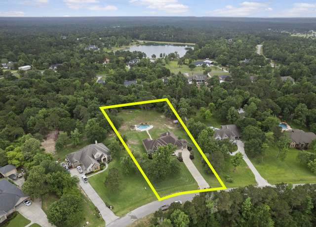 Property at 8483 Majestic Lake Ct, Montgomery, TX 77316, 4 beds, 3.5 baths
