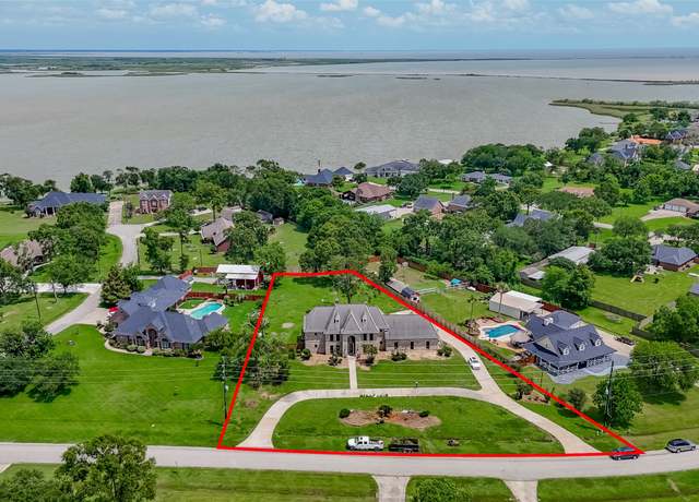 Property at 6802 Plantation Dr, Baytown, TX 77523, 5 beds, 5.5 baths