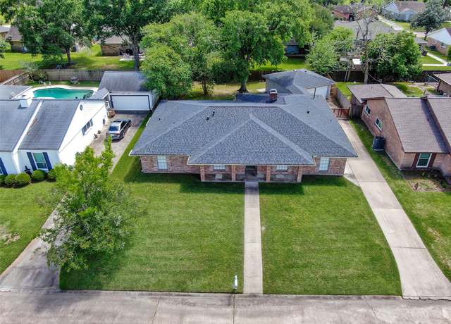 Property at 5000 Meadow Lark St, Dickinson, TX 77539, 4 beds, 2.5 baths