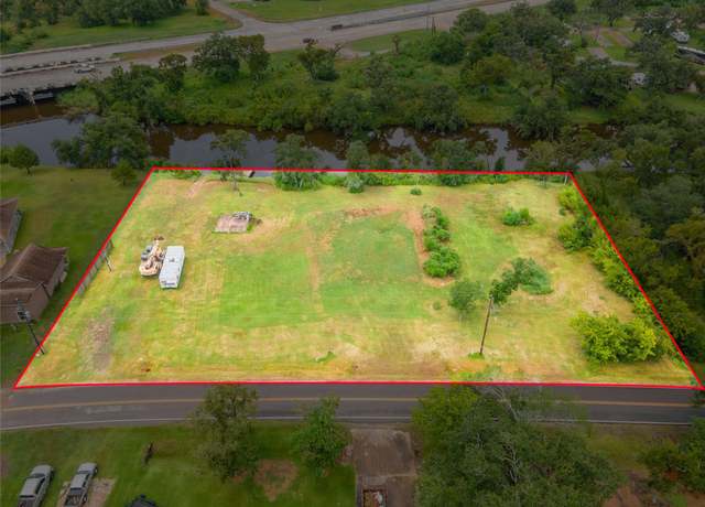 Property at 315 Edgewater St, Clute, TX 77531
