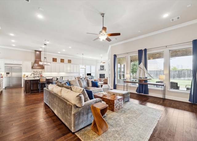 Property at 2051 Bluestem Dr, Conroe, TX 77384, 4 beds, 4.5 baths