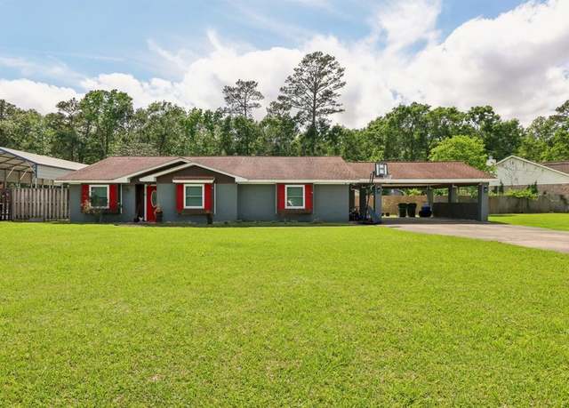 Property at 9 Slover Dr, Dayton, TX 77535, 3 beds, 2.5 baths