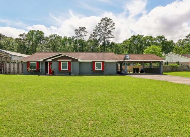 Property at 9 Slover Dr, Dayton, TX 77535, 3 beds, 2.5 baths