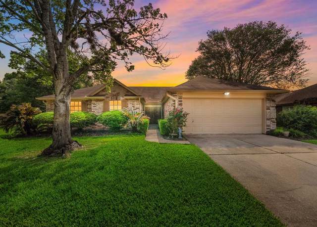 Property at 907 S Peach Hollow Ct, Pearland, TX 77584, 3 beds, 2 baths