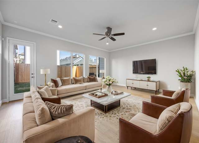 Property at 1110 Dart St, Houston, TX 77007, 3 beds, 2.5 baths