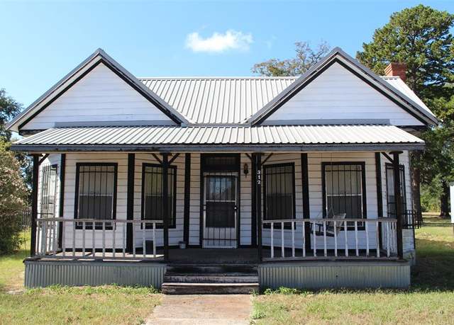 Property at 312 N Howard St, Grapeland, TX 75844, 2 beds, 1 bath
