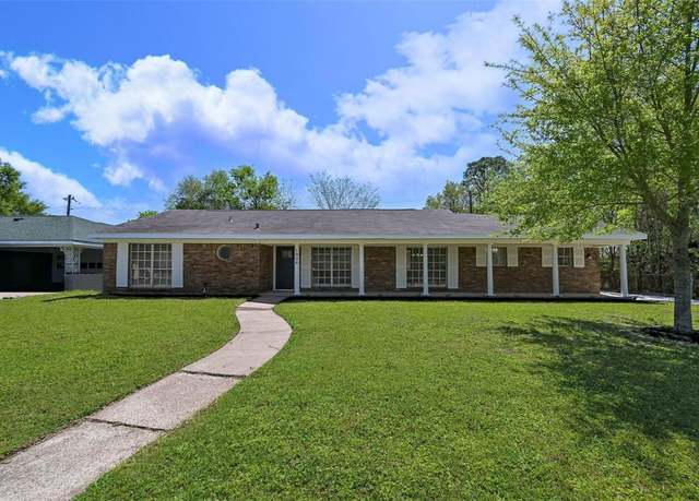 Property at 7906 Montglen Dr, Houston, TX 77061, 4 beds, 3 baths