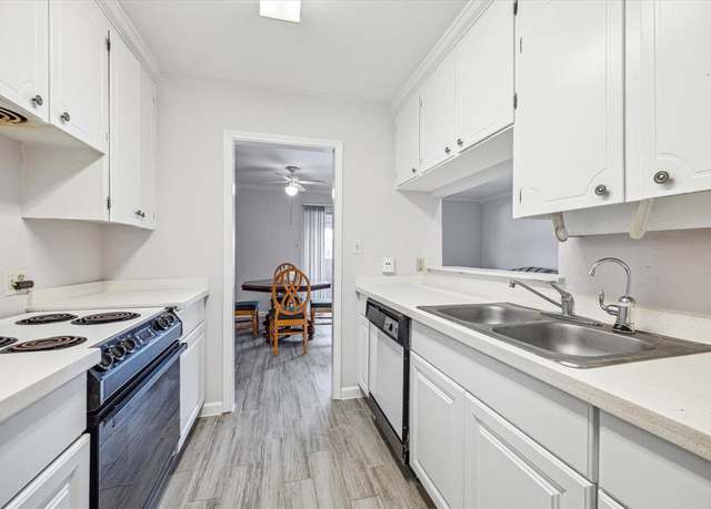 Property at 2824 Briarhurst Dr #30, Houston, TX 77057, 1 bed, 1 bath