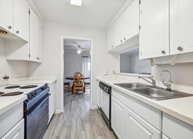 Property at 2824 Briarhurst Dr #30, Houston, TX 77057, 1 bed, 1 bath